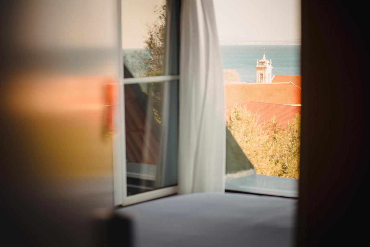 Hotel A House In Estoril - Adults Only Exteriér fotografie View of the lighthouse from the window of the house